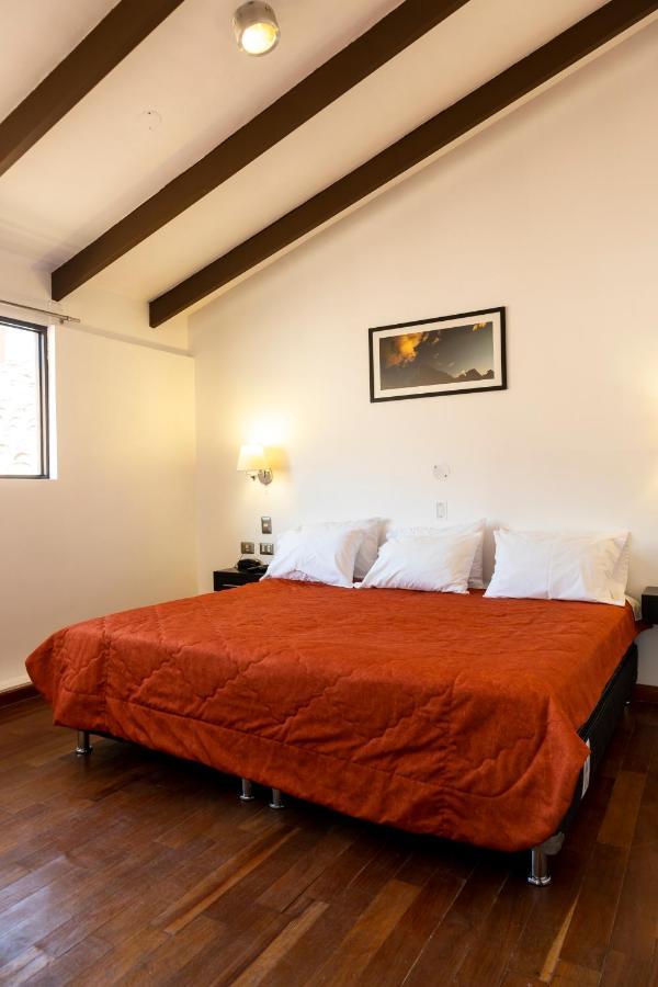 Hostal & Apartments El Triunfo Cusco Exteriör bild
