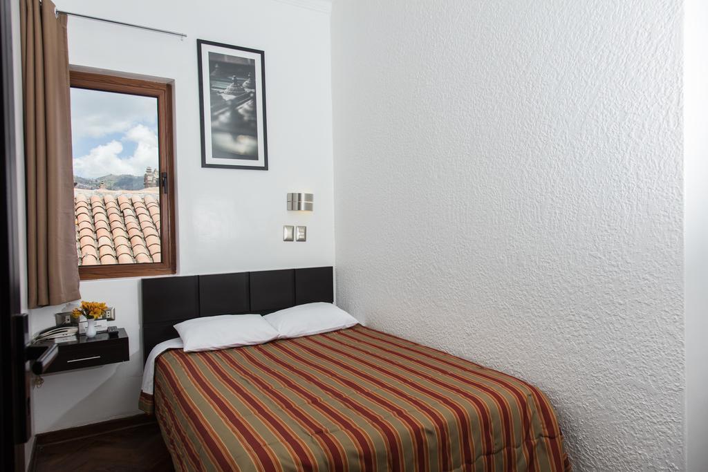 Hostal & Apartments El Triunfo Cusco Exteriör bild