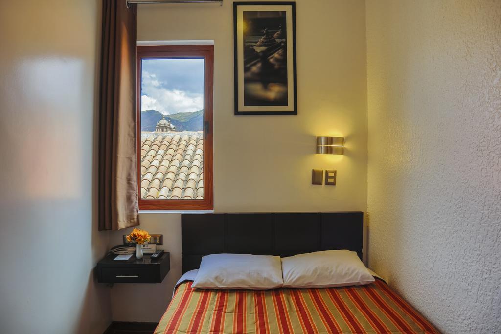 Hostal & Apartments El Triunfo Cusco Exteriör bild
